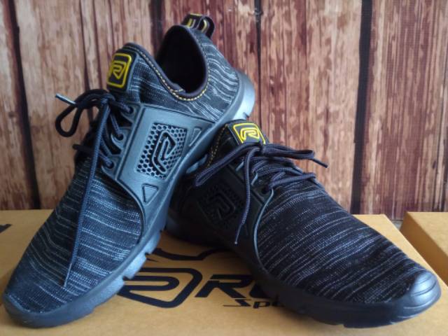 Running Shoes Side Panel Black