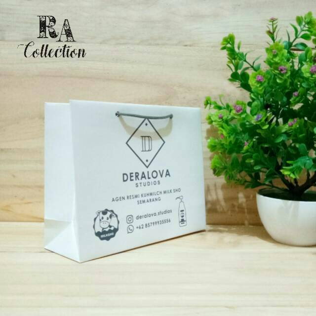 

Paper Bag Ivory Putih Uk. 19cm x 7cm x 16cm Plus Sablon Custom
