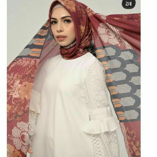 Rafflesia Scarf WearingKlamby