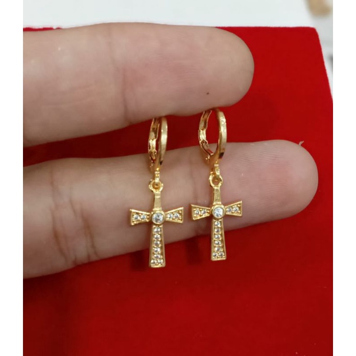 anting salib xuping berlapis emas dengan mata zicron