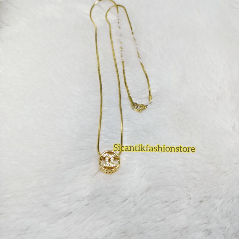 Kalung Titanium gold liontin Chanell Gold Fashion wanita terlaris anti Karat liontin Chanell Gold