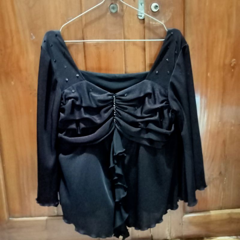 CROP TOP BLOUSE HITAM GLITTER WANITA KOREA SABRINA NECK WITH RUFFLE