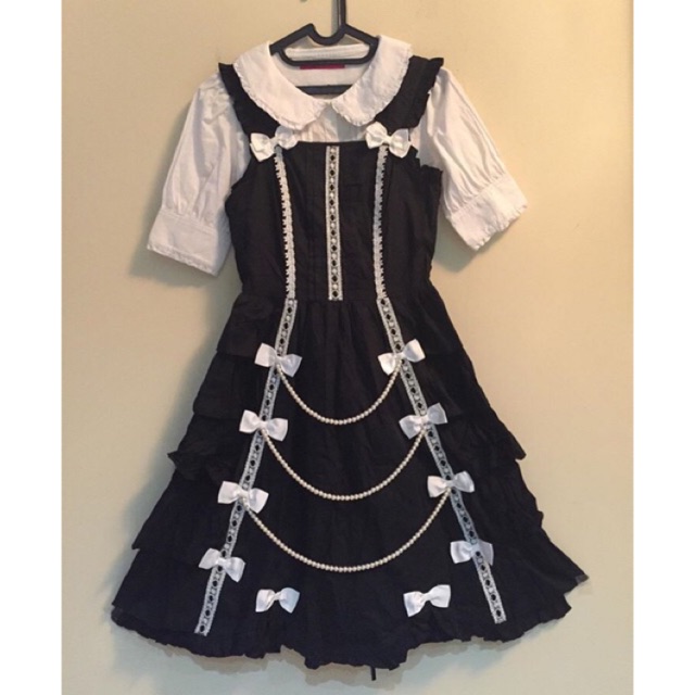 Gothic dress bodyline