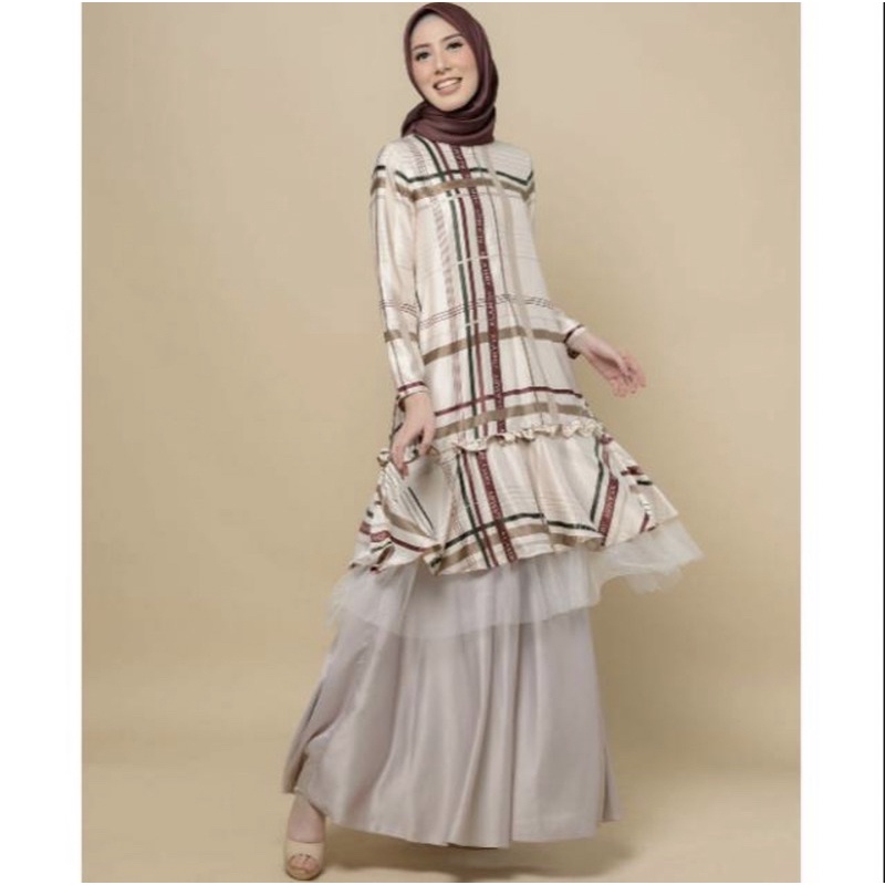 Akasha Tunik Wearing Klamby Preloved