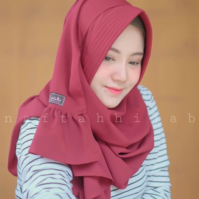 Hijab Instan Humaira Maroon