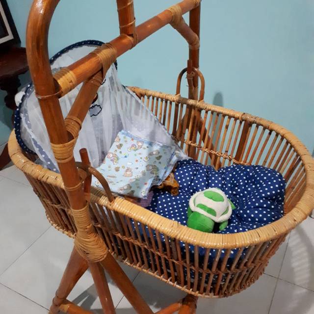(Preloved) Ayunan Keranjang Rotan Bayi