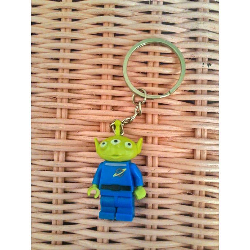 gantungan kunci  alien toy story minifigure keychain