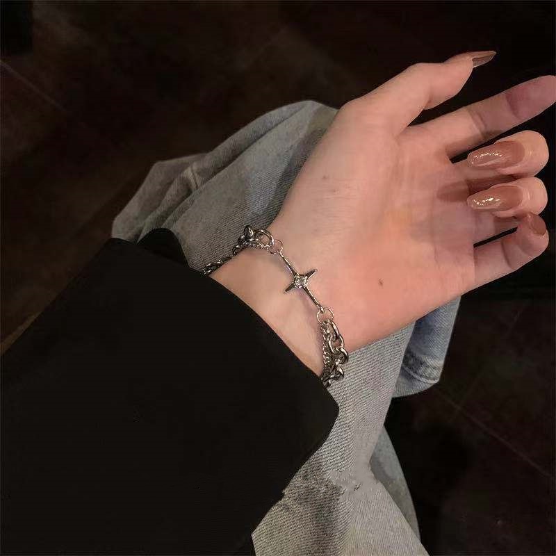 Gelang Bahan titanium steel Aksen Bintang Untuk Wanita