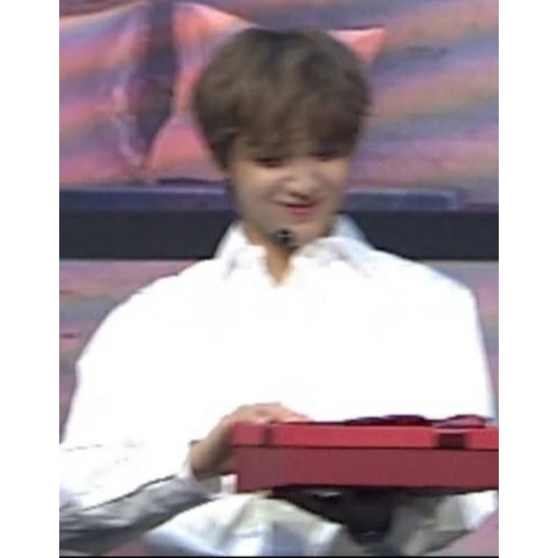 wts haechan chilling