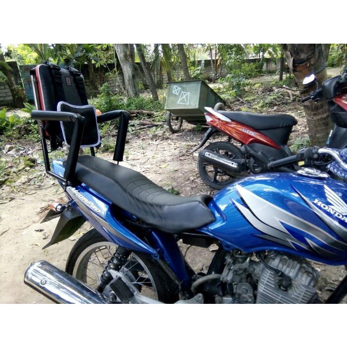 Boncengan belakang motor