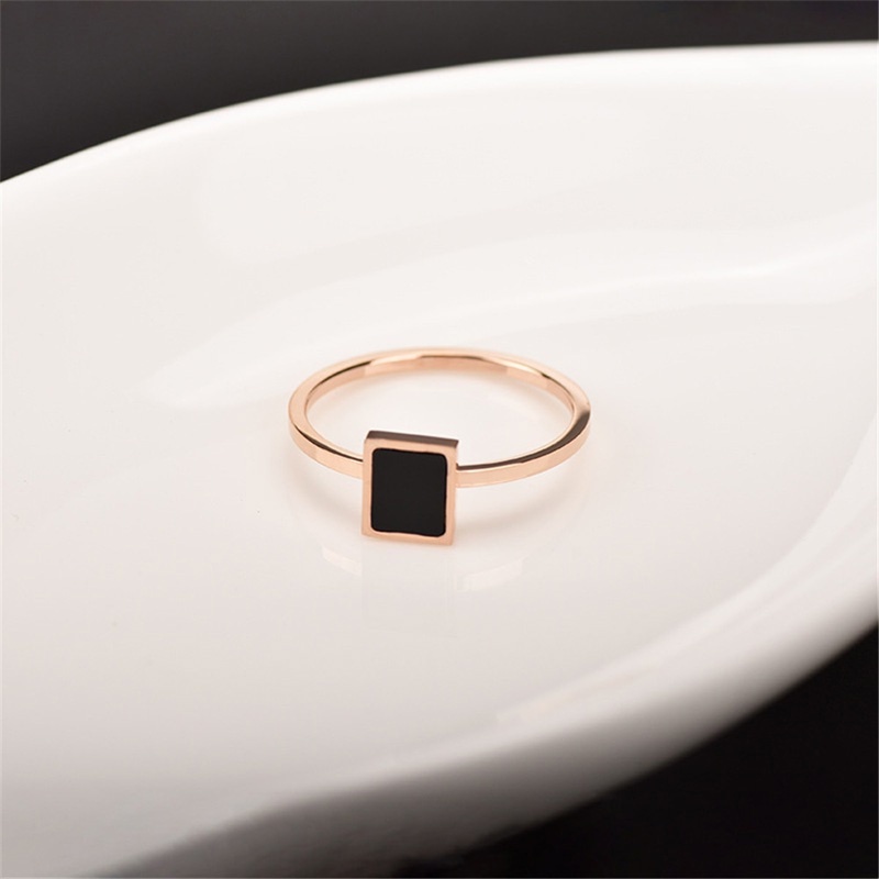 1 Pcs Fashion Cincin Titanium Wanita,Kotak Hitam Pola Mawar Emas Stainless,Hitam Unisex  Aksesoris