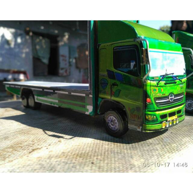 Unduh Gambar  Truk Tronton Hino 