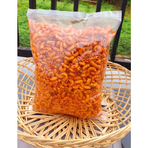 

MAKARONI PEDAS DAUN JERUK 1kg /MAKARONI BANTET PEDAS DAUN JERUK/CEMILAN PEDAS/Makaroni