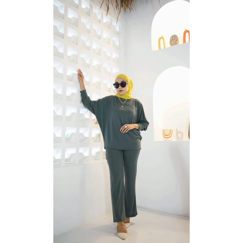 One Set Diva - Diva One Set Knit