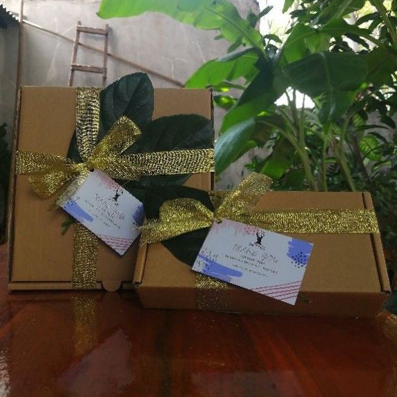 

Kotak Kado Hampers