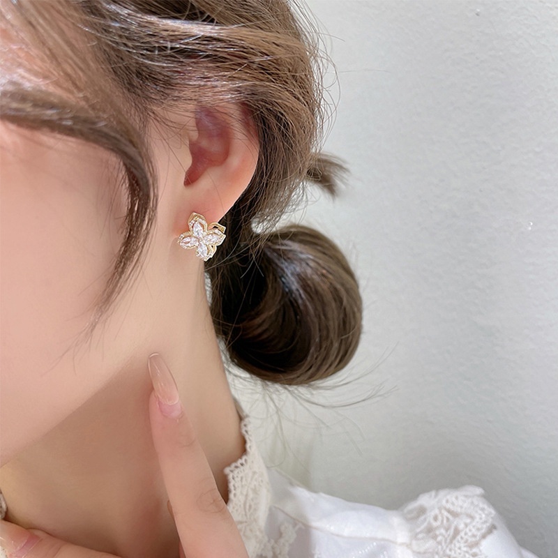 Korea New S925 Four-leaf Clover Exquisite Small Earrings Female Summer INS Trend Niche Design Rotatable Temperament Fashion Accessories Jewelry Gifts