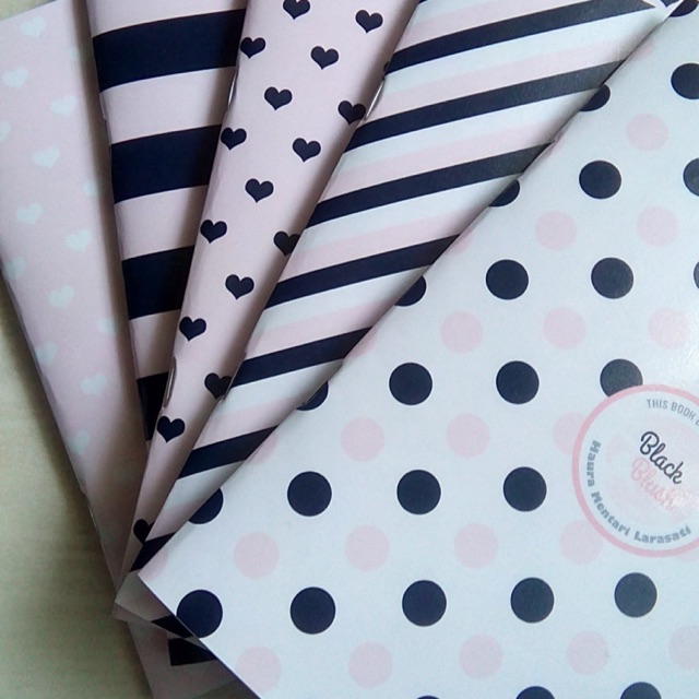 

Termurah!1 Paket Buku Tulis Unik isi 5 buku-Personal Notebook-Black Blush