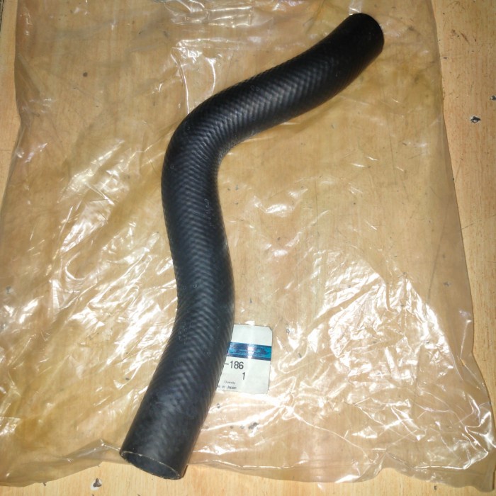 Mazda Genuine Parts Selang Radiator Atas Mazda MX6 15186