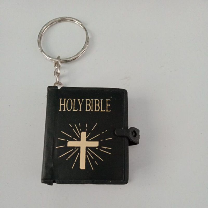 Gantungan Kunci Holy Bible