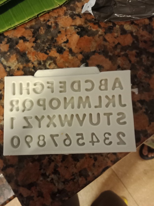 Cetakan Dengan Bahan Silikon Dan Bentuk Huruf Alfabet Untuk Kue / Fondant / Cokelat