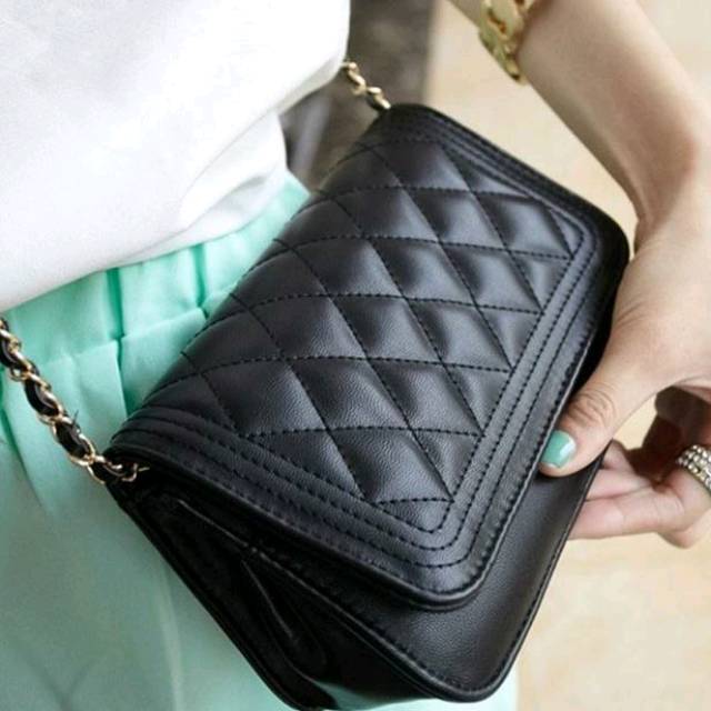 Tas Bahu Hitam Polos dengan tali rantai