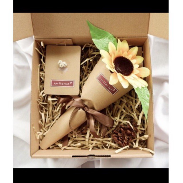 

(ready) hampers unik / box kado / kado ulangtahun / hadiah wisuda murah