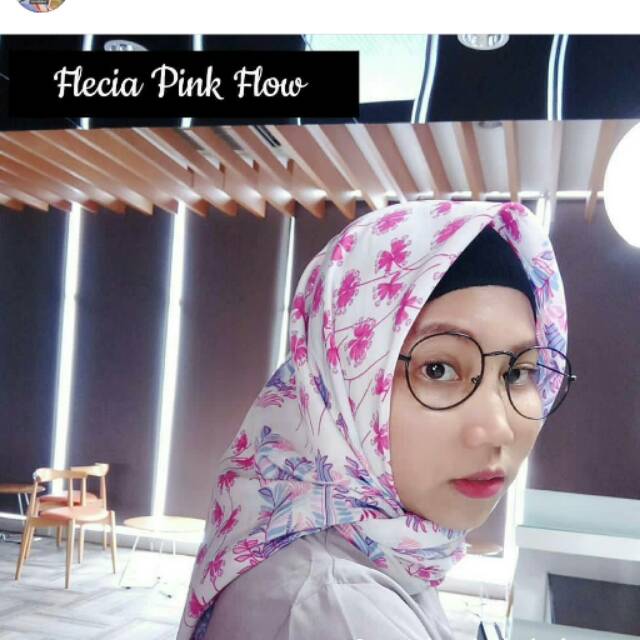 Hijab segi4 motif bunga