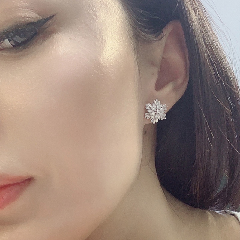 Anting Tusuk Desain Snowflake Hias Cubic Zircon AAA Bling Untuk Wanita