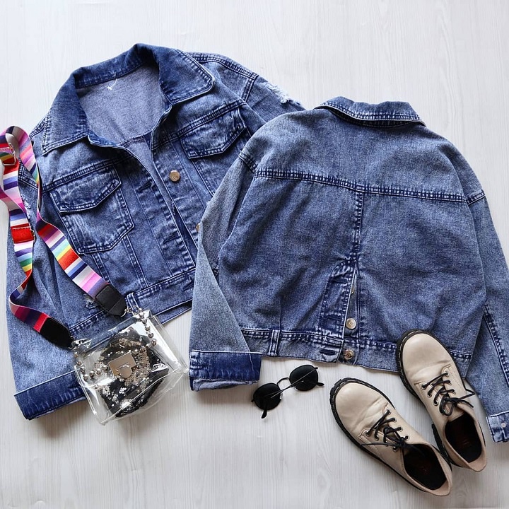 Jaket Crop Jeans Wanita Model Kancing Belakang