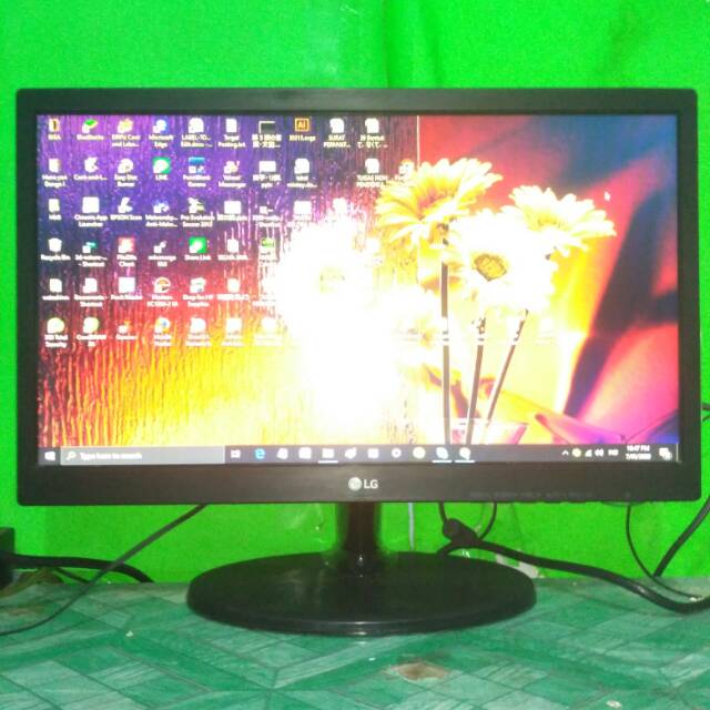 LED Monitor Komputer LG 20inch wide 20M39H