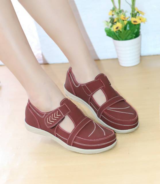 Sepatu Sneakers Casual Mulan 2102