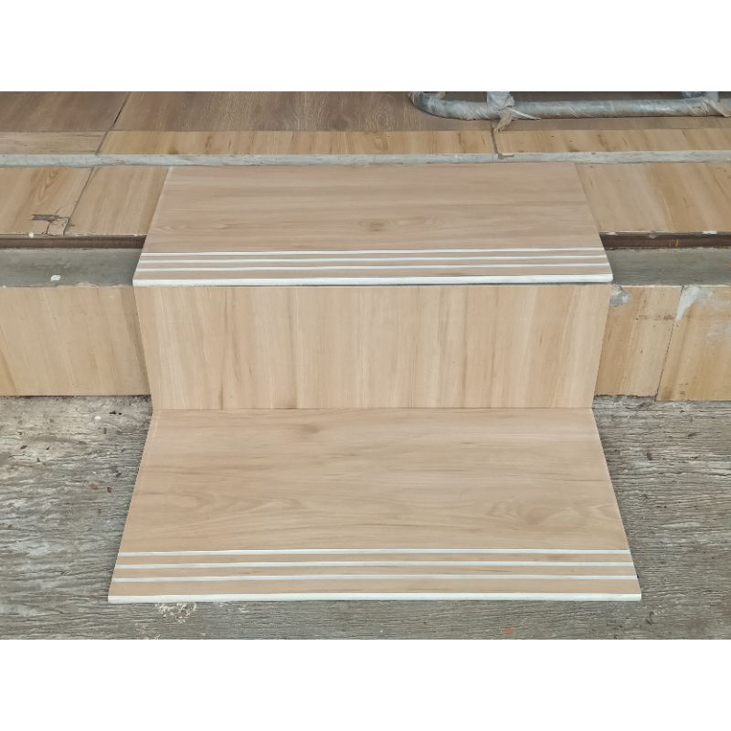 Granit tangga motif kayu type Natural kingwood uk 30×60&20×60