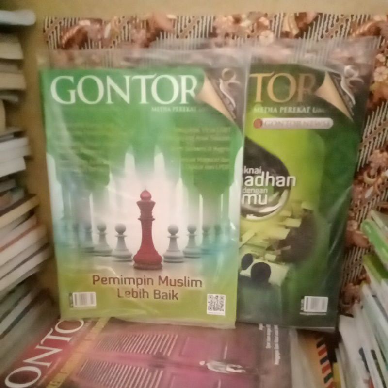 MAJALAH GONTOR MEDIA PEREKAT UMAT