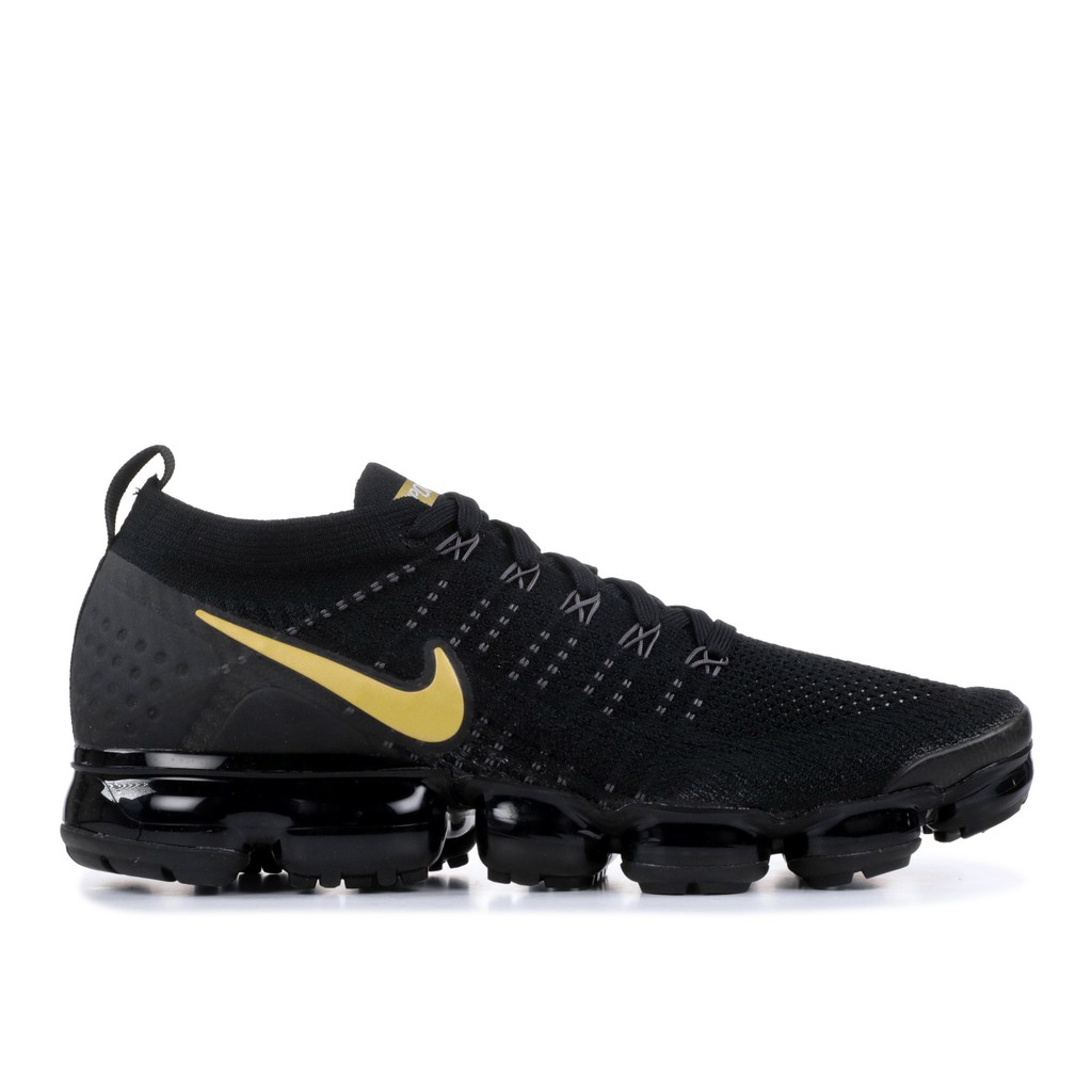 black and gold nike vapormax flyknit