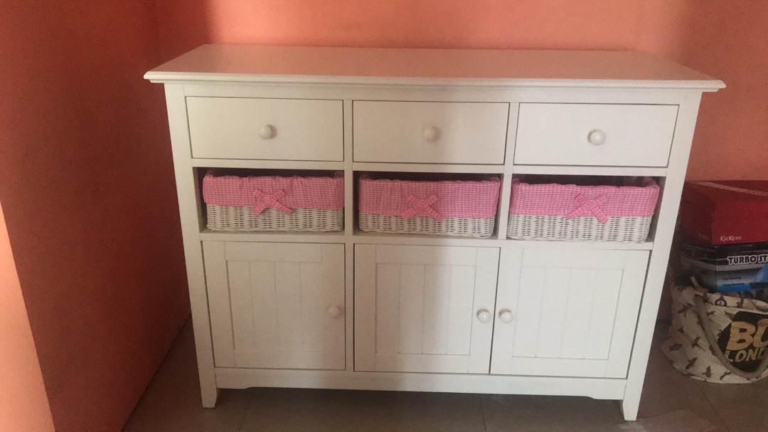 Adante 21 Drawer Manoni Cat Duco Putih Dengan Laci Rotan Pink Furniture Shabbychic Minimalis Clasic