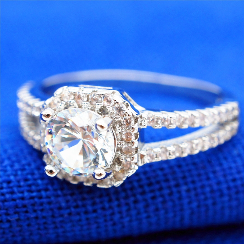 Cincin Perak Mewah Bertatahkan Berlian Perhiasan