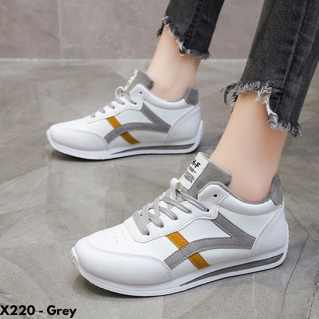 SEPATU SNEAKERS PUTIH WANITA DALAMAN HALUS EMPUK BULU BULU IMPORT GAYA KOREA TERBARU X220