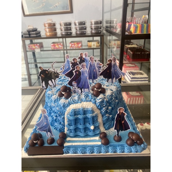

KUE TART LAPIS SURABAYA HIASAN TOPPER FROZEN BIRU UKURAN 20 CM