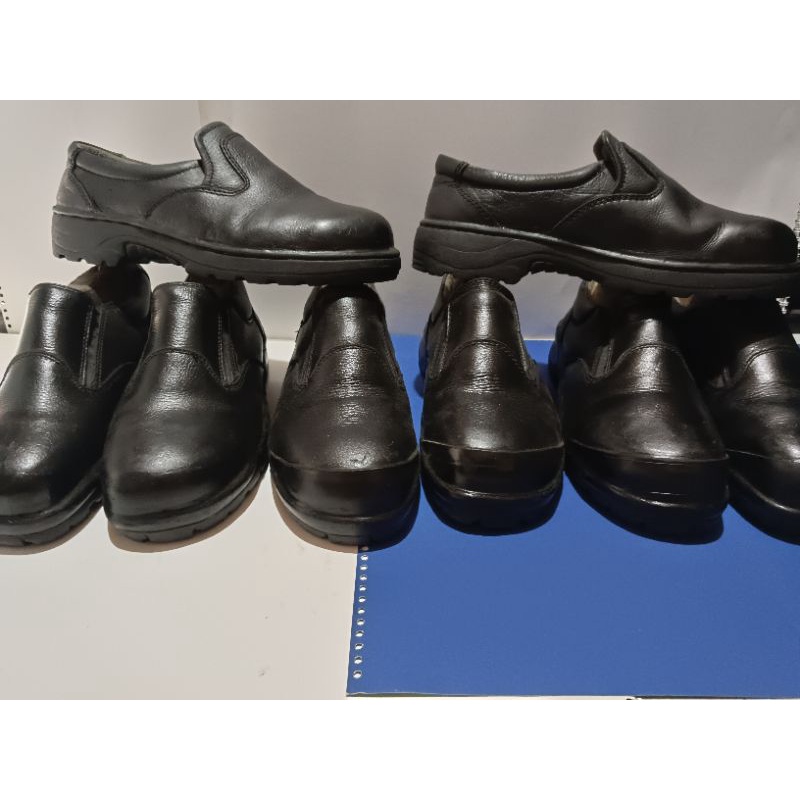 Sepatu safety second