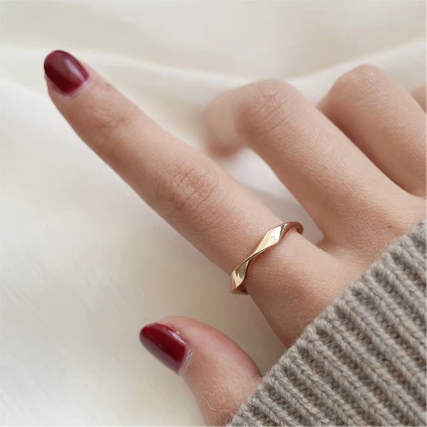 New fashion cold style metal simple twist ring ring female fashion personality joint ring 210807