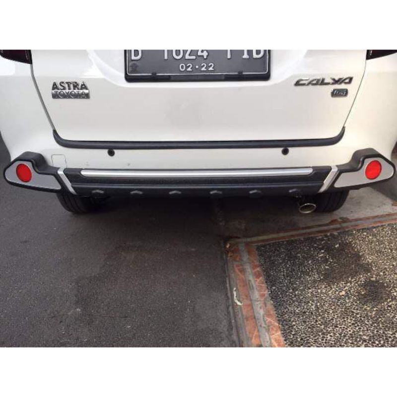 pengaman belakang rear bumper Calya Sigra plastik abs reflektor