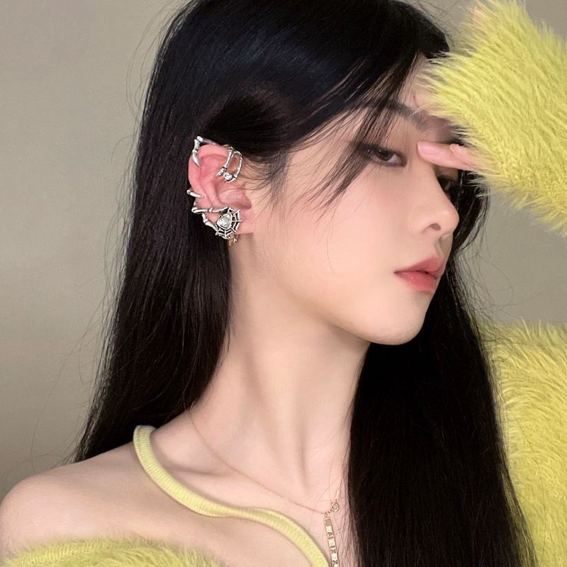 Anting Tusuk Gantung Bahan Metal Desain Hati Hias Zircon Gaya Retropunktrendy Untuk Wanita