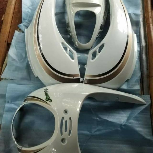 Cover body halus Scoopy karbu warna putih