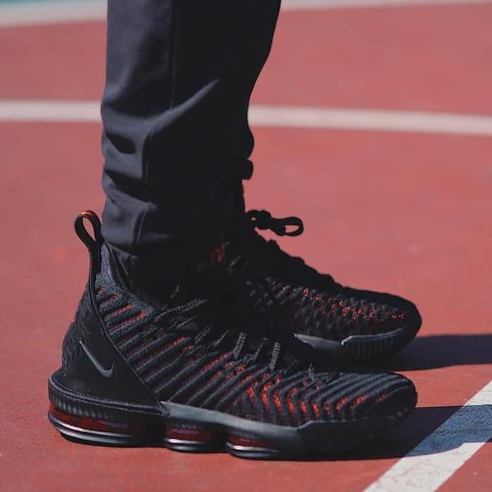 sepatu lebron 16