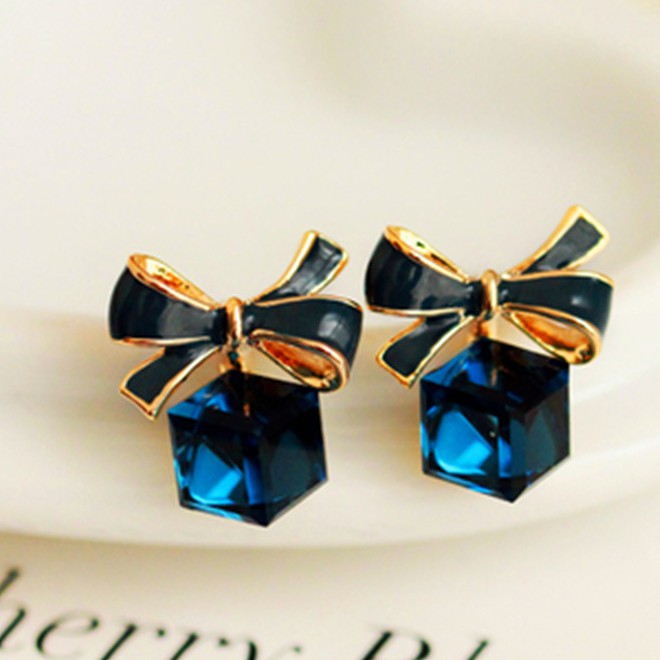 Anting pejantan kubus kubus Temperamen, hypoallergenic serbaguna