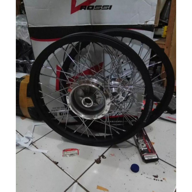 Paketan Velg RX king merk Rossi Ring 18 komplit warna hitam jari jari tdr