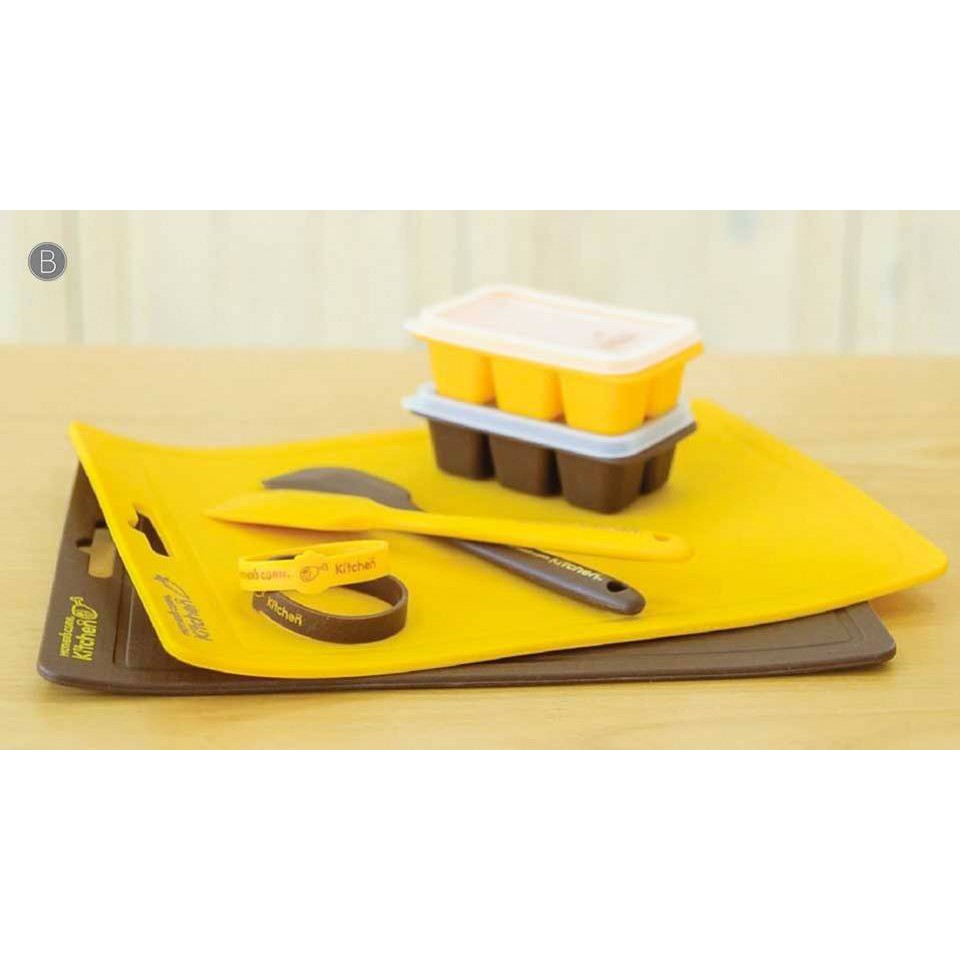 MOTHERS CORN SILICONE CUTTING BOARD yellow