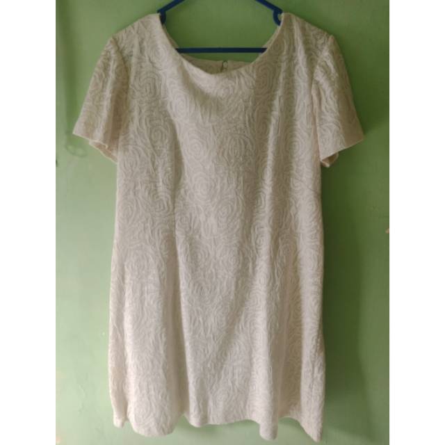 preloved dress midi putih motif mawar