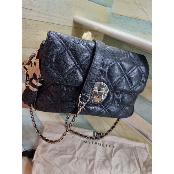 Preloved sling bag METROCITY.