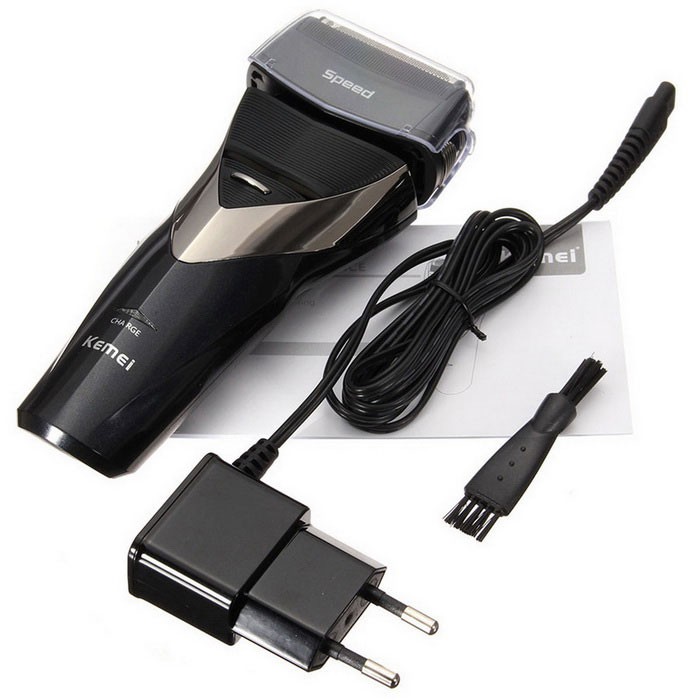 Kemei KM-8102 3D Reciprocating Triple Blade Electric Shaver Waterproof Full Washable Rechargeable